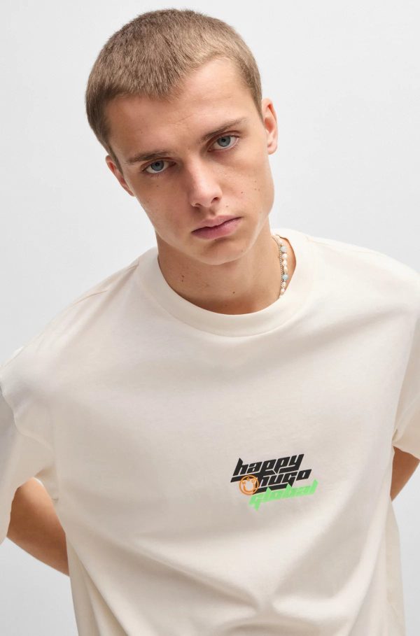 Hugo Blue | Oversized T-Shirt mit Happy HUGO Logo | 121 Open white Jetzt online – Bild 4